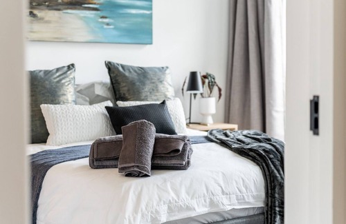 Alphen Apartment | Water Pear Place - Spacious two bedroom apartment