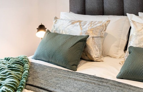 Alphen Apartment | Water Pear Place - Spacious two bedroom apartment