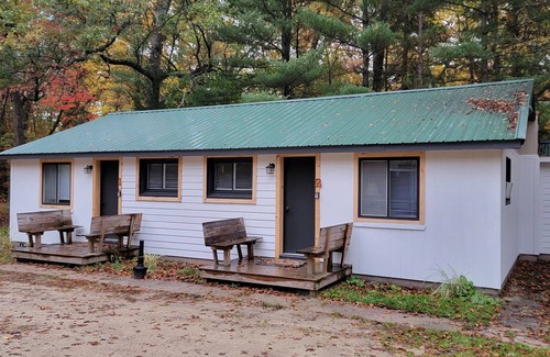 Wellston Cabin | Experience Water Rafts & Trails at Shooting Star Hotel