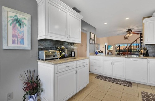 North Fort Myers Condo | Relax at Water's Edge: A Lake View Retreat Awaits You