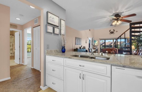 North Fort Myers Condo | Relax at Water's Edge: A Lake View Retreat Awaits You