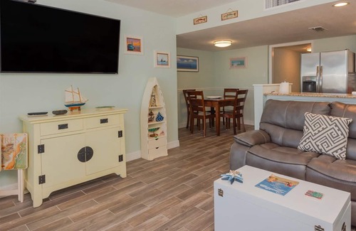 Rockport Condo | Oceanfront Escape: Water's Edge with Balcony & Fishing Pier!