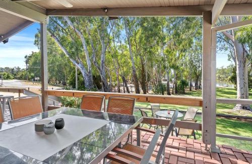 Bundalong House | Family-Friendly Retreat at Water's Edge Bundalong