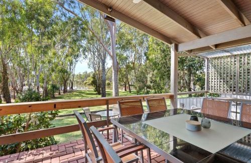 Bundalong House | Family-Friendly Retreat at Water's Edge Bundalong