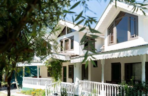 Gund Villa | Pet-Friendly StayVista at Water's Edge with River Views
