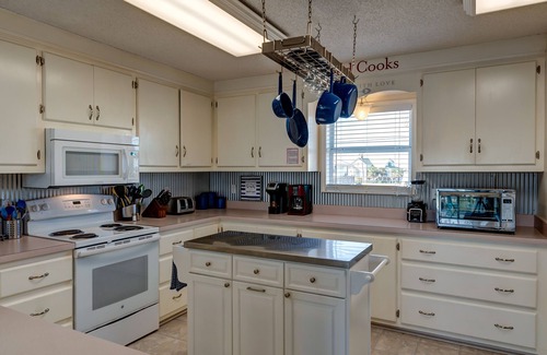 Silver Cay House | Water's Edge: Ideal Beach House for Fishermen and Families