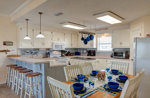 Silver Cay House | Water's Edge: Ideal Beach House for Fishermen and Families