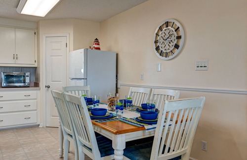 Silver Cay House | Water's Edge: Ideal Beach House for Fishermen and Families