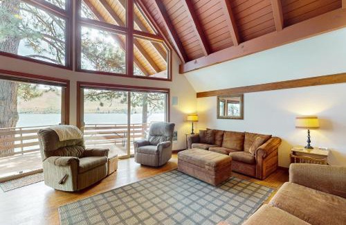 Joseph House | Discover Water's Edge Haven: Family-Friendly Retreat