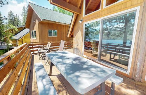 Joseph House | Discover Water's Edge Haven: Family-Friendly Retreat
