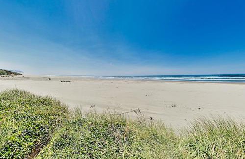 Waldport House | Water's Edge Oceanside Home