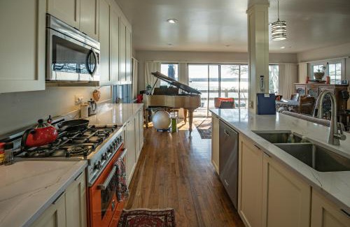 Canandaigua House | Water's Edge on Canandaigua Lake: Pet-Friendly Retreat