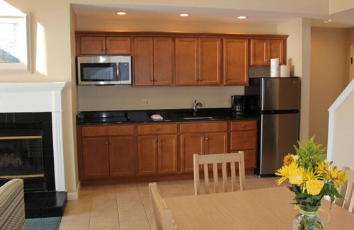 Westbrook Center Condo | Water's Edge Resort & Spa: Poolside Bliss for Family Getaways
