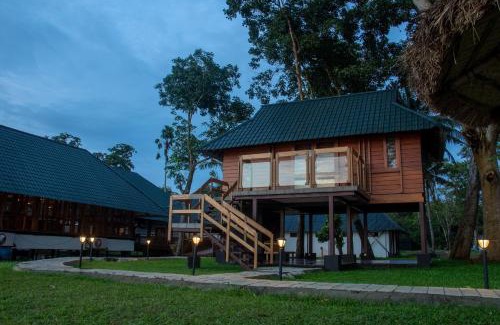 Kumarakom Resort | Experience Water Scapes: Oceanfront Retreat with Spa & Pool