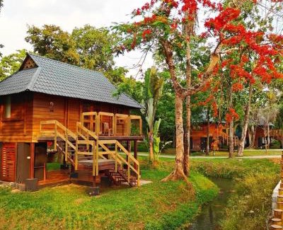 Kumarakom Resort | Experience Water Scapes: Oceanfront Retreat with Spa & Pool