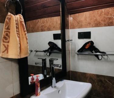 Nallathanniya House | Exceptional Water Side Residence with Family-Friendly Amenities