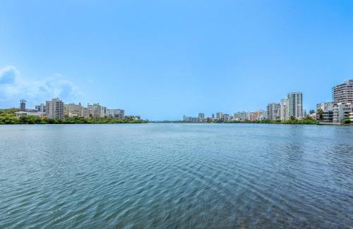 Puerta de Tierra Apartment | Water Side Studio King Bed With Pool