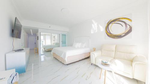 Puerta de Tierra Apartment | Water Side Studio King Bed With Pool