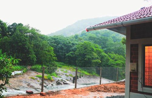 Devikolam Apartment | Tranquil Water Vibes Mamalakandam - 4-Star Family Retreat