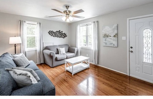 Midlothian House | Water View Retreat: Family-Friendly Stay with Breakfast!