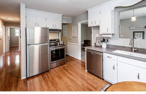 Midlothian House | Water View Retreat: Family-Friendly Stay with Breakfast!