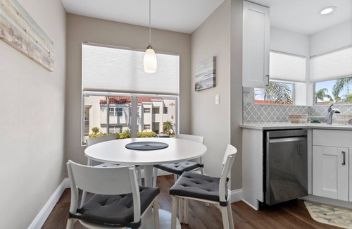 Isla del Sol Condo | Isla Del Sol: Beach Access, Pool & 10/10 Guest Rating