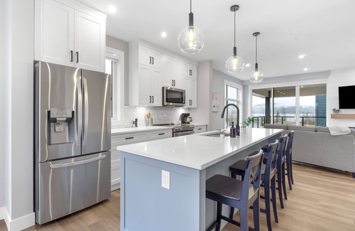 Harrison Hot Springs Condo | Cozy Water View 2BR + Den with Kitchen & Lake Access