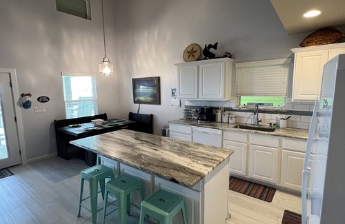 Port O Connor Condo | Scenic Water View Condo in Port O'Connor for 6 Guests