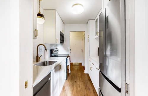 Eastport Condo | Water-View Condo with Rooftop Pool, Steps from Downtown