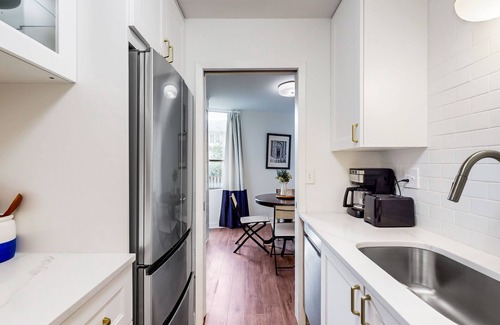 Eastport Condo | Water-View Condo with Rooftop Pool, Steps from Downtown