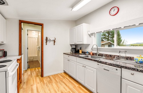Seabeck Cottage | Cozy Water-View Cottage with Beach Access and Pet Friendly