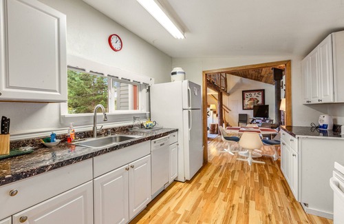 Seabeck Cottage | Cozy Water-View Cottage with Beach Access and Pet Friendly