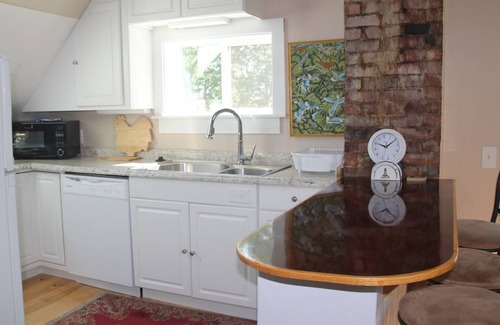 Wiscasset Condo | Water View Loft with Spa and Pet-Friendly Amenities