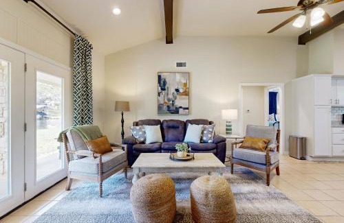 Kingsland House | Water View Hideaway: Pet & Child-Friendly Retreat