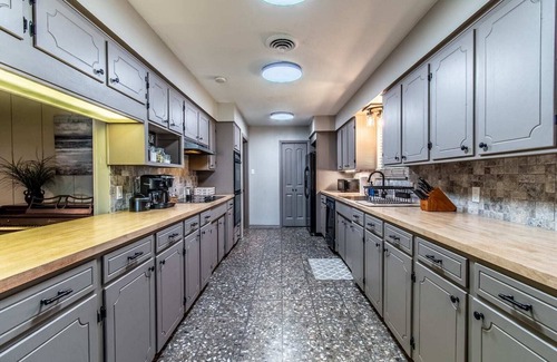 Bay Area House | Ocean Drive Retreat with Spectacular Water Views Awaits
