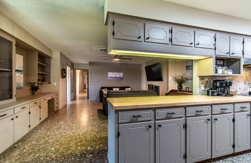 Bay Area House | Ocean Drive Retreat with Spectacular Water Views Awaits