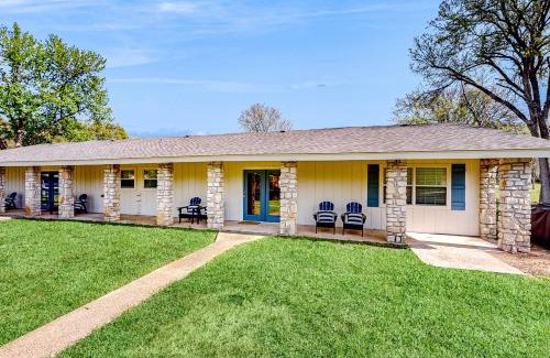 Kingsland House | Pet-Friendly Water View Retreat for the Whole Family