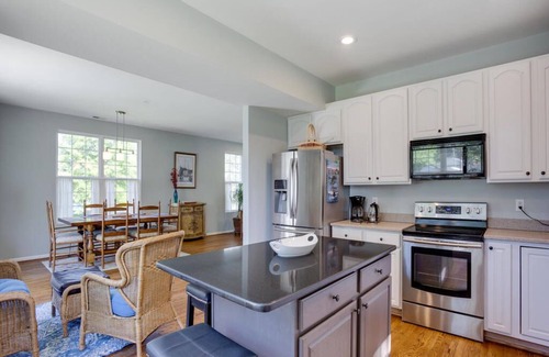 Deale House | Scenic Water Views: Kayaking & Fishing in Annapolis