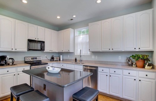 Deale House | Scenic Water Views: Kayaking & Fishing in Annapolis