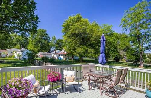 Deale House | Scenic Water Views: Kayaking & Fishing in Annapolis