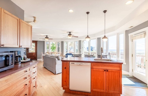 Shady Side House | Unique Round House with Ocean Views at Every Turn