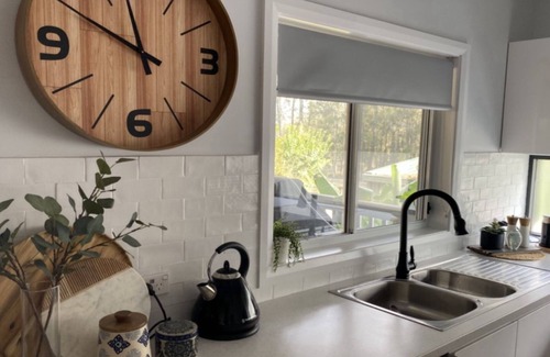 Bundabah House | Cozy Retreat with Water Views of The Cove - Rated 9.8