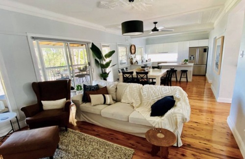 Bundabah House | Cozy Retreat with Water Views of The Cove - Rated 9.8