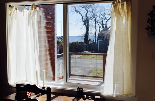 Sunlight Beach Cottage | Cozy Retreat with Ocean Views in Whidbey Island Getaway