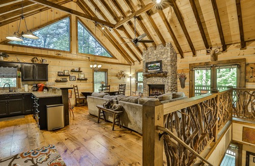 Ellijay Cabin | Experience Water, Wines in the Pines - Pet-Friendly Retreat
