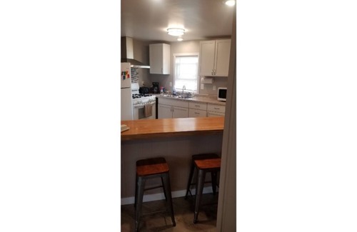 Linwood House | Guest Rated 10/10: Waterbuggs Place Cottage with Kitchen