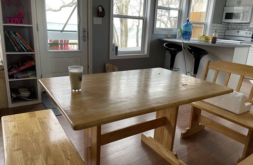 Selkirk Cottage | WaterEdge’s Nest: Family-Friendly Retreat with Lake Views