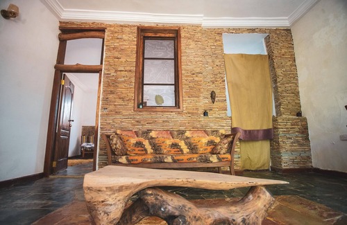 Nungua House | Idyllic Waterfall Bed & Breakfast Mountain Retreat for Families
