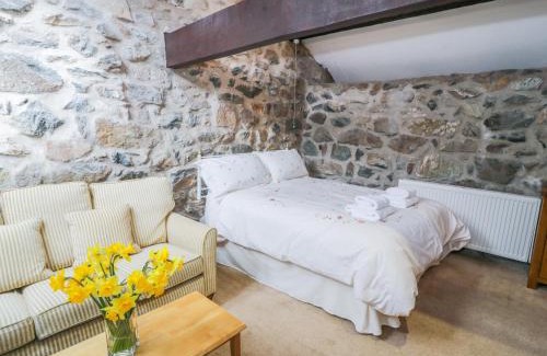 Beddgelert House | Inviting Waterfall Cottage: Pet-Friendly Retreat with 9.4 Rating