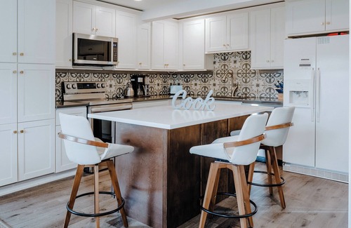 Hockinson Apartment | Tranquil 2-Bedroom Apartment with Pool and Ocean View